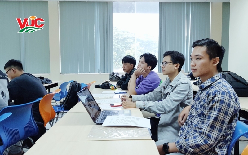 Điều kiện để học văn bằng 2 Trung cấp Quản trị doanh nghiệp