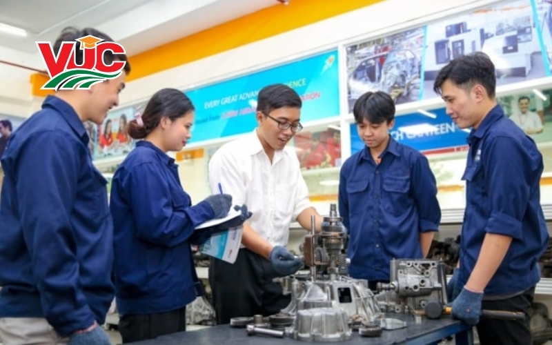 Trung cấp Công nghệ Ô tô: Thời gian đào tạo? Địa chỉ học uy tín tại TpHCM 7 Thông tin tuyển sinh Trung cấp Công nghệ Ô tô