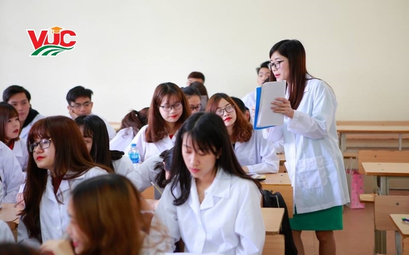 Thời gian đào tạo Trung cấp Điều dưỡng chính quy mất bao lâu?