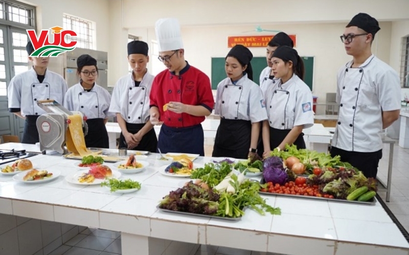 Thông tin tuyển sinh lớp Trung cấp Kỹ thuật chế biến món ăn