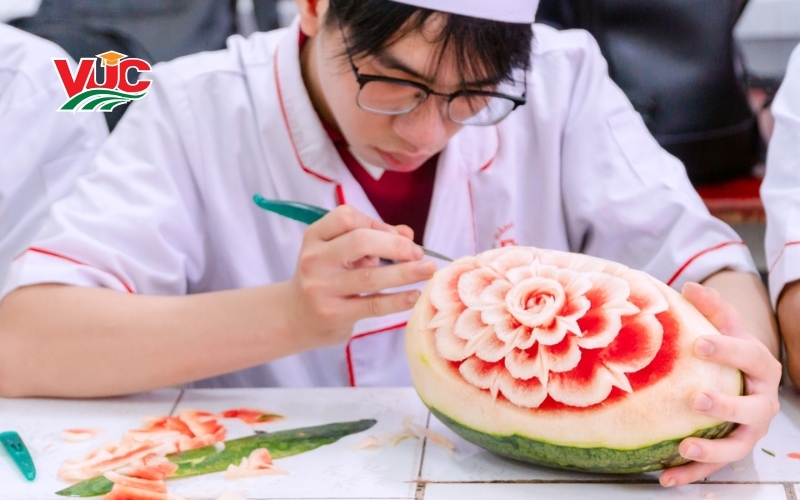 Tại sao chọn VUC học Trung cấp Kỹ thuật chế biến món ăn là quyết định đúng đắn?