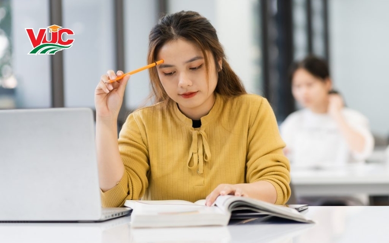 Thông tin tuyển sinh Trung cấp Tiếng Anh từ xa 