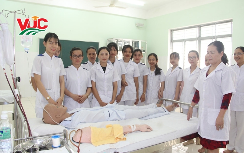 Thông tin tuyển sinh đào tạo Trung cấp Điều dưỡng từ xa