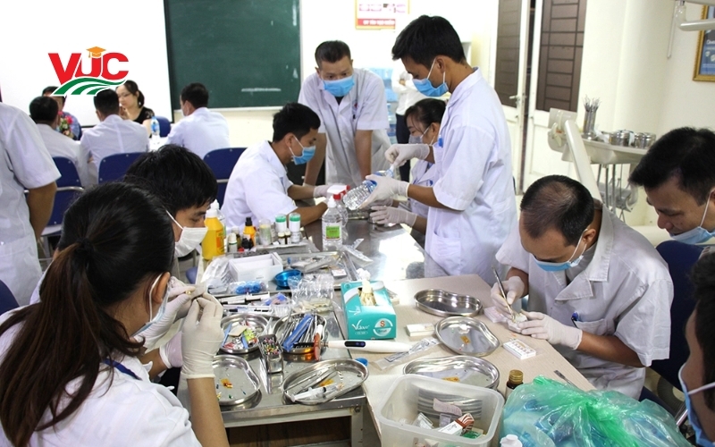 Điều kiện thực tế để xét tuyển vào các trường liên thông Y sĩ đa khoa lên Bác sĩ