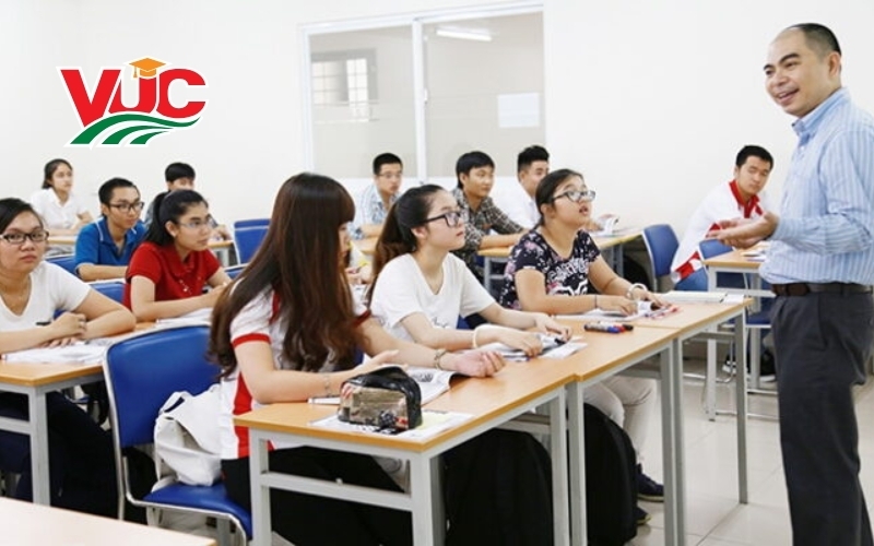 Thời gian và học phí học từ xa văn bằng 2 Trung cấp tiếng Anh