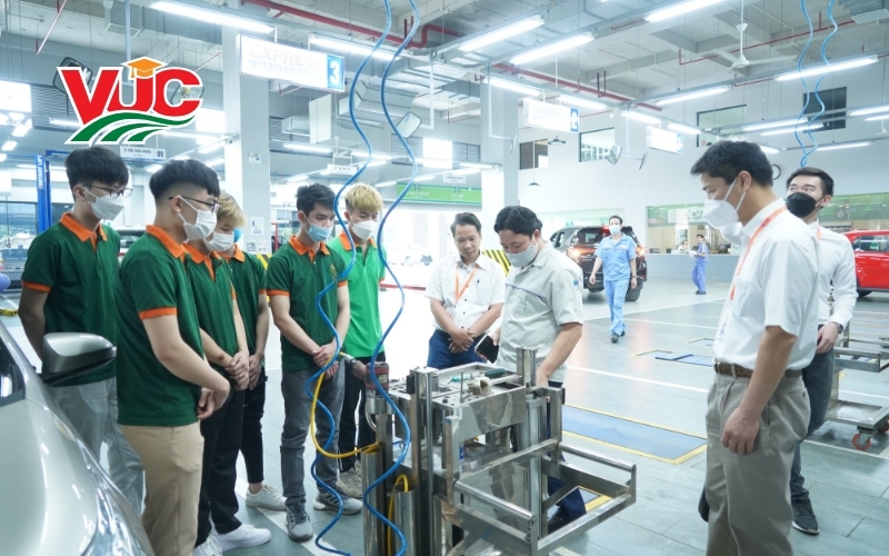 Học ngành kỹ thuật qua hệ đào tạo Công nghệ Ô tô chính quy linh hoạt như thế nào?