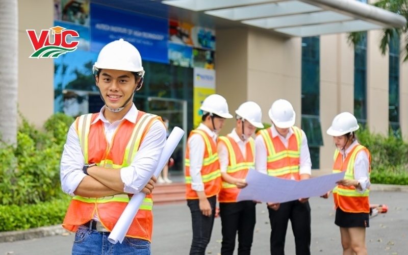Tại sao thợ lâu năm nên học trung cấp kỹ thuật xây dựng ngay bây giờ?