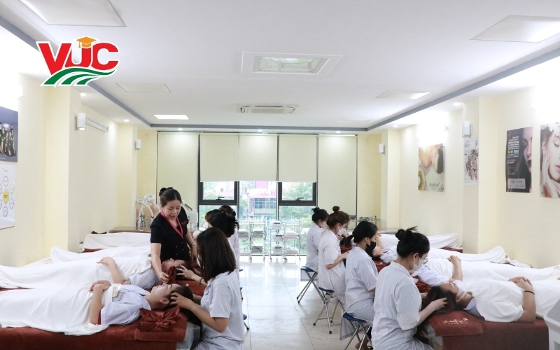 Thông tin tuyển sinh học từ xa Trung cấp Chăm sóc sắc đẹp