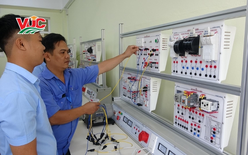 Lợi ích khi học Trung cấp Điện Công Nghiệp chính quy