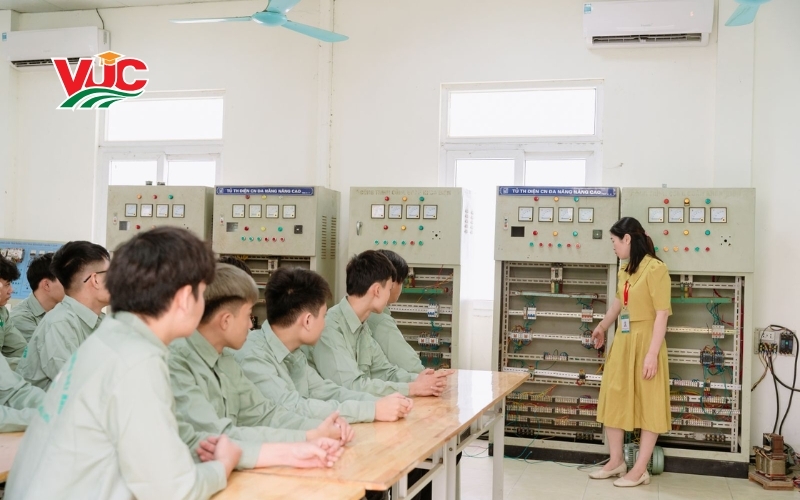 Phương pháp học linh hoạt vẫn nhận bằng Trung cấp Điện Công Nghiệp chính quy