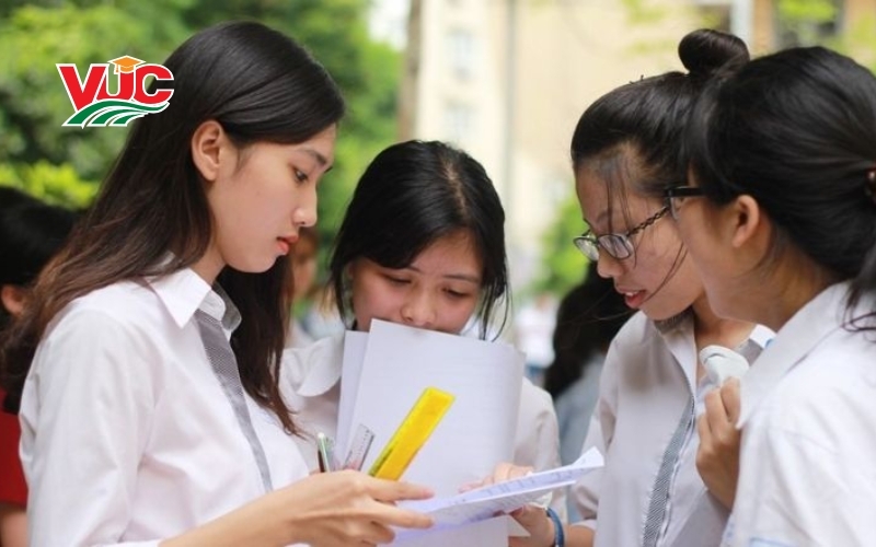Thời gian học trực tuyến Trung cấp Dược bao lâu?