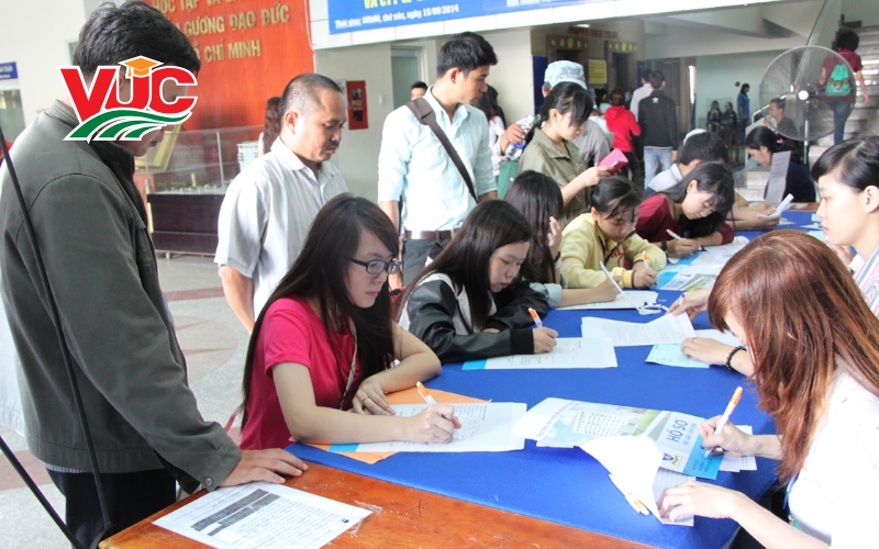 Các khoản lệ phí hành chính và chính sách thực tập tốt nghiệp tối ưu chi phí