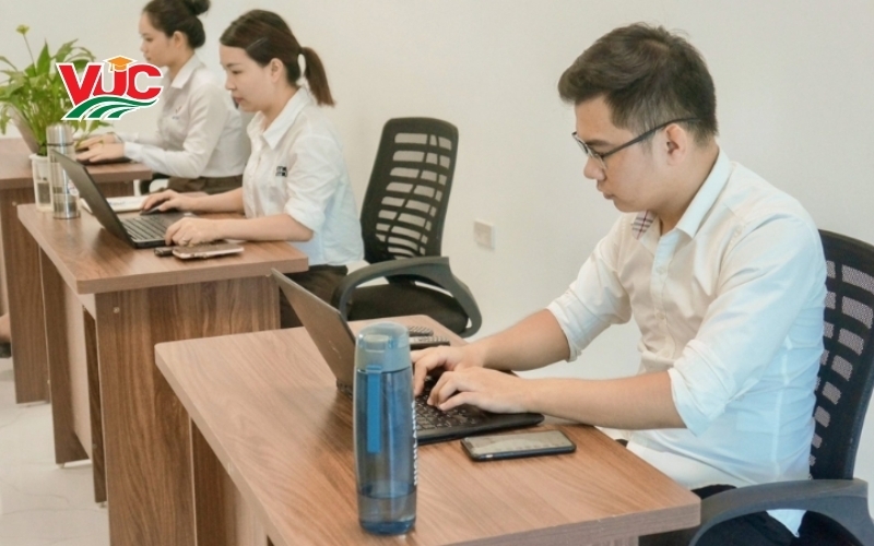 Khung chương trình đào tạo của lớp Trung cấp Kế toán gồm những gì?