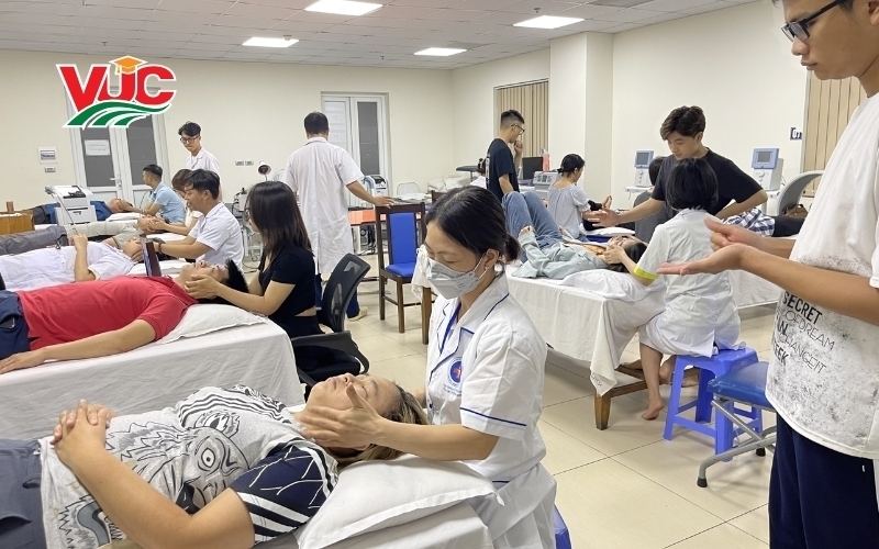 Điều kiện tham gia khóa Cao đẳng Y học cổ truyền xét học bạ có dễ không?