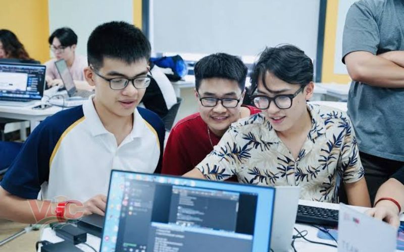 Lợi ích thực chiến khi học Trung cấp Công nghệ Thông tin cuối tuần