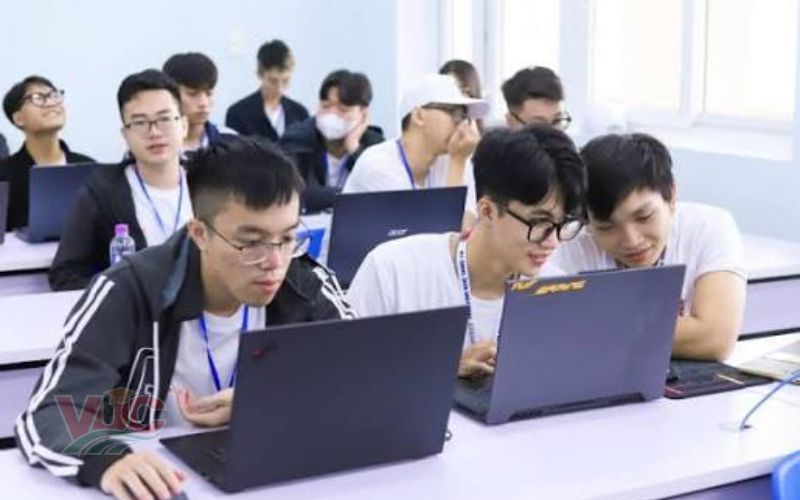 Tại sao người đi làm nên chọn học Trung cấp Công nghệ Thông tin cuối tuần?