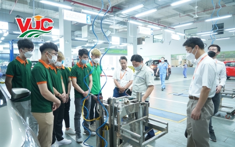 Thông tin tuyển sinh đăng ký học ngành công nghệ ô tô online tại VUC