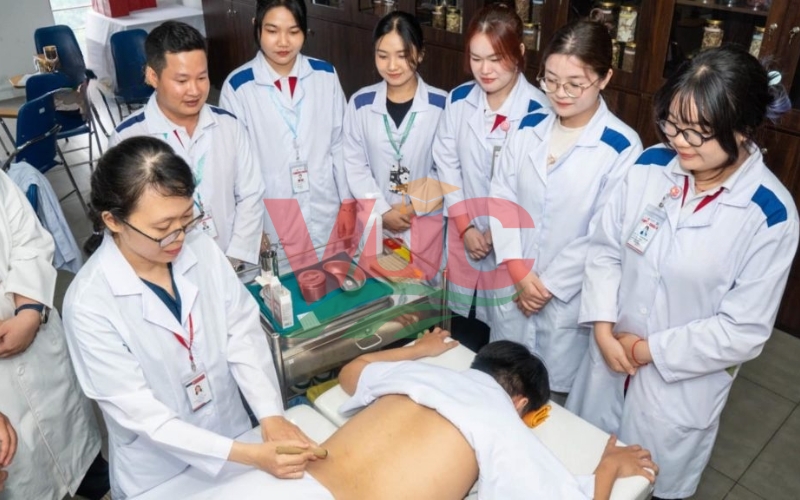 Bài toán kinh tế và hiệu quả cho người đi làm khi theo học