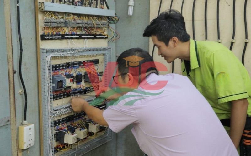 Học trung cấp điện công nghiệp cấp tốc, uy tín tại Trung cấp VUC