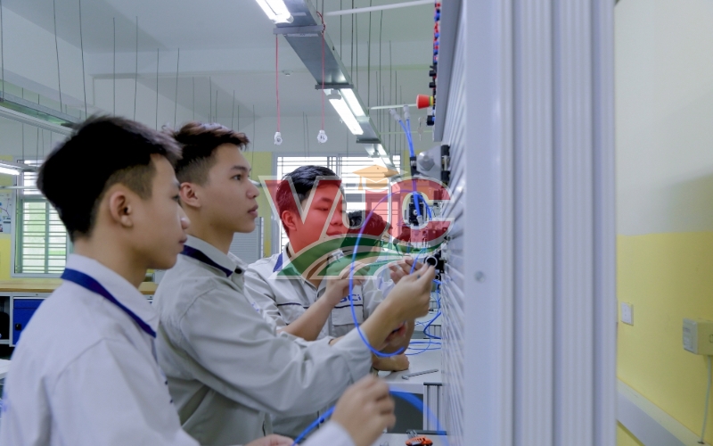 Thông tin học từ xa Trung cấp Điện Công nghiệp tại VUC