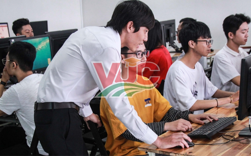 Thông tin tuyển sinh Trung cấp công nghệ thông tin học cuối tuần