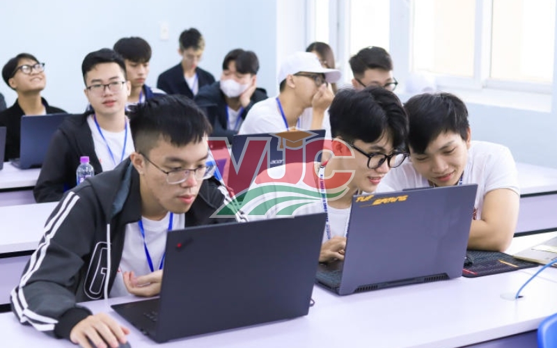 Học trung cấp công nghệ thông tin học cuối tuần như thế nào?