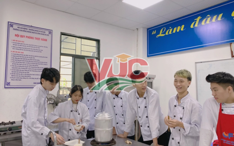 Nên chọn học Trung cấp Kỹ thuật chế biến món ăn ở đâu uy tín?