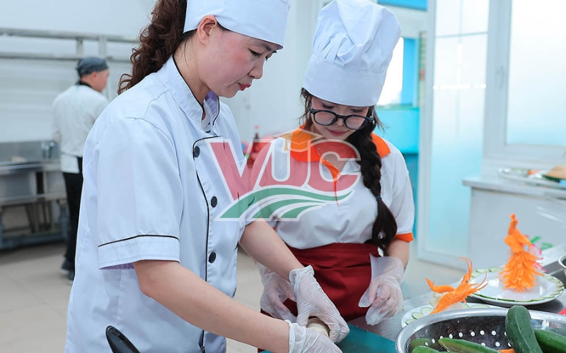 Chi phí học Trung cấp Kỹ thuật chế biến món ăn bao nhiêu?