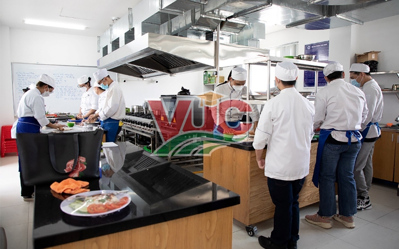 Học Trung cấp Kỹ thuật chế biến món ăn là gì và có ưu điểm gì?