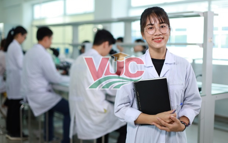 Học văn bằng 2 trung cấp ngành dược như thế nào?
