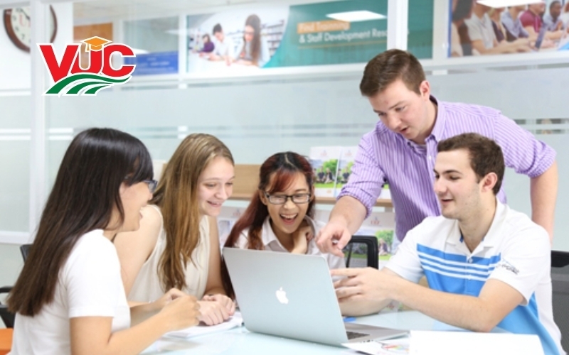 Học văn bằng 2 Trung cấp Tiếng Anh học cuối tuần uy tín tại Trung cấp VUC