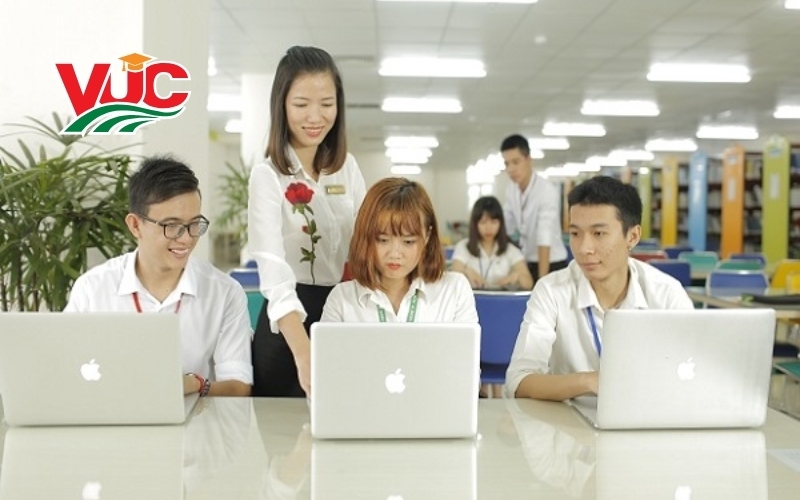 Tại sao nên chọn văn bằng 2 Trung cấp Tiếng Anh học cuối tuần?