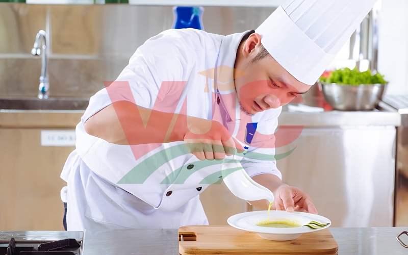 Vì sao nên học Trung cấp Nấu ăn Online tại VUC?