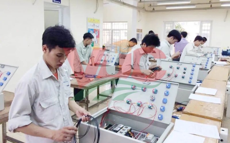 Các Trường đào tạo Trung cấp Điện vừa học vừa làm có dạy online không?