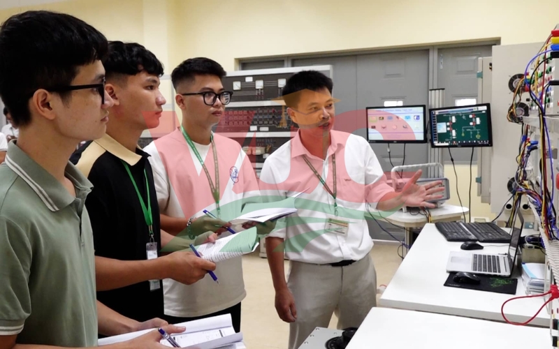 Khóa học Trung cấp Điện từ xa có phù hợp với người bận rộn không?
