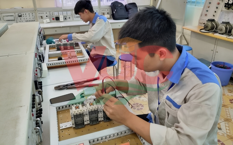 Nên học Điện công nghiệp hệ Cao đẳng hay Trung cấp?